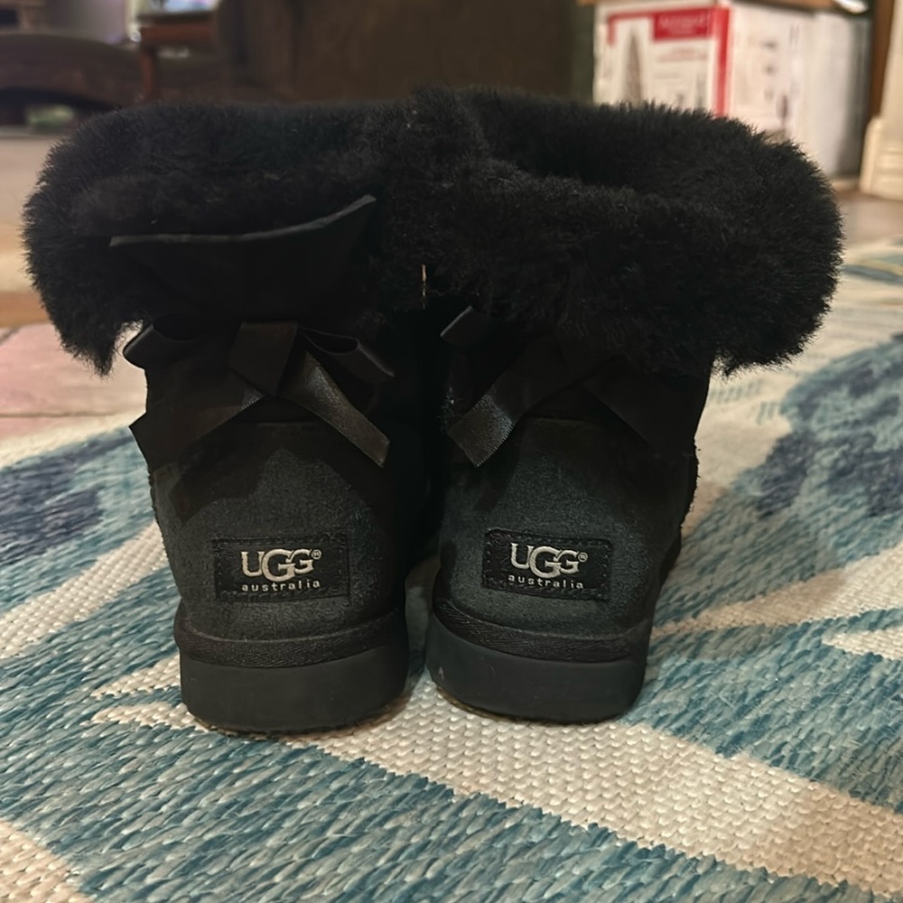 Cute Bow Uggs!!